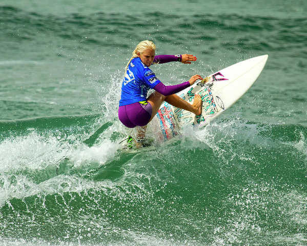 Ten Top Female Surfers to Keep your Eyes on. • Beach Brella